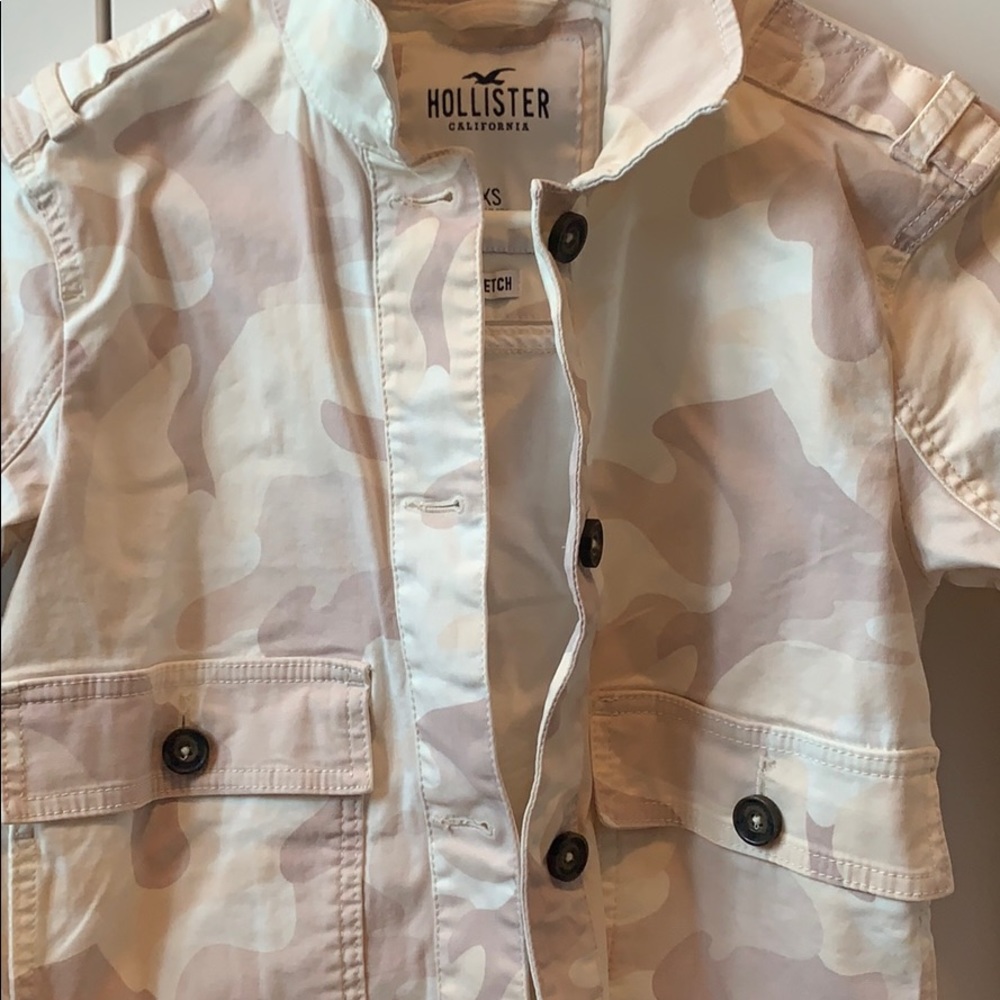 NEVER WORN CAMO JEAN JACKET